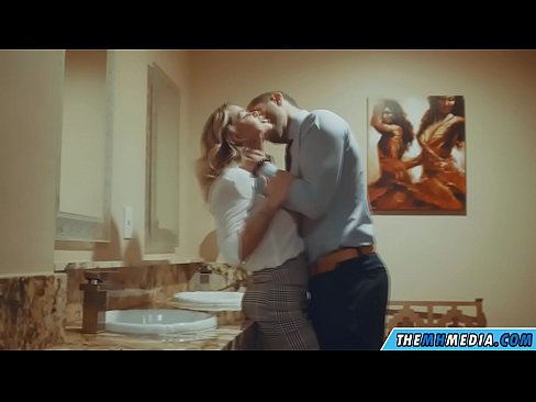 ❤️ Gava ku blondeyek busty we di nav hewşek gelemperî de dixapîne ️❌ Porno fb li porno ku.porn-list.ru ❤